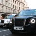 taxi de londres black cab levc eletrico hibrido ao lado de um taxi tx4 branco motorista carlos na regent street