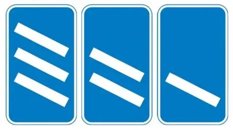 Placas de trânsito azuis com faixas brancas diagonais indicando “contagem regressiva para saída”, usadas para sinalizar a aproximação de uma saída em rodovias.