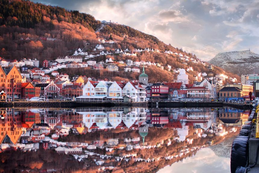 cidadezinha na costa da noruega