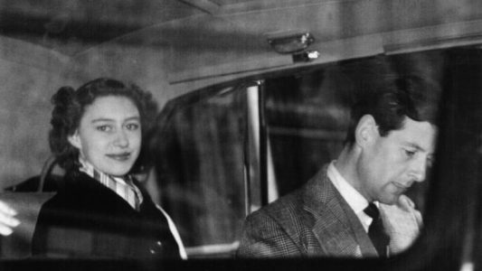 Princesa Margaret e pete townsend de carro a rainha proibiu o casamento
