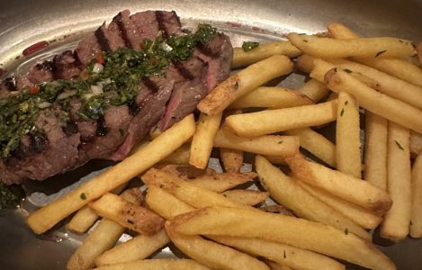 bife de gado, rump steak, com batata frita ao lado, do restaurante Gaucho em Londres
